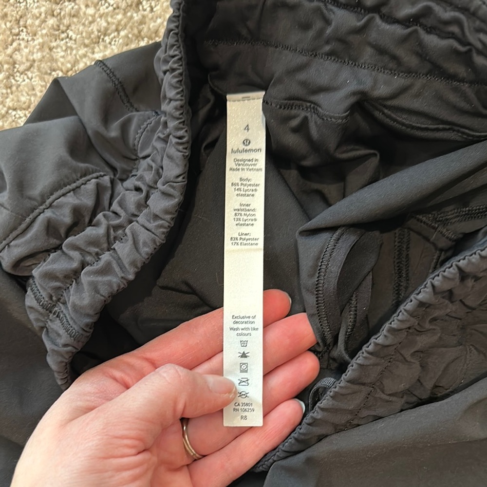 Lululemon Track That 5” Short Black lined  FANTASTIC CONDITION - Picture 10 of 10